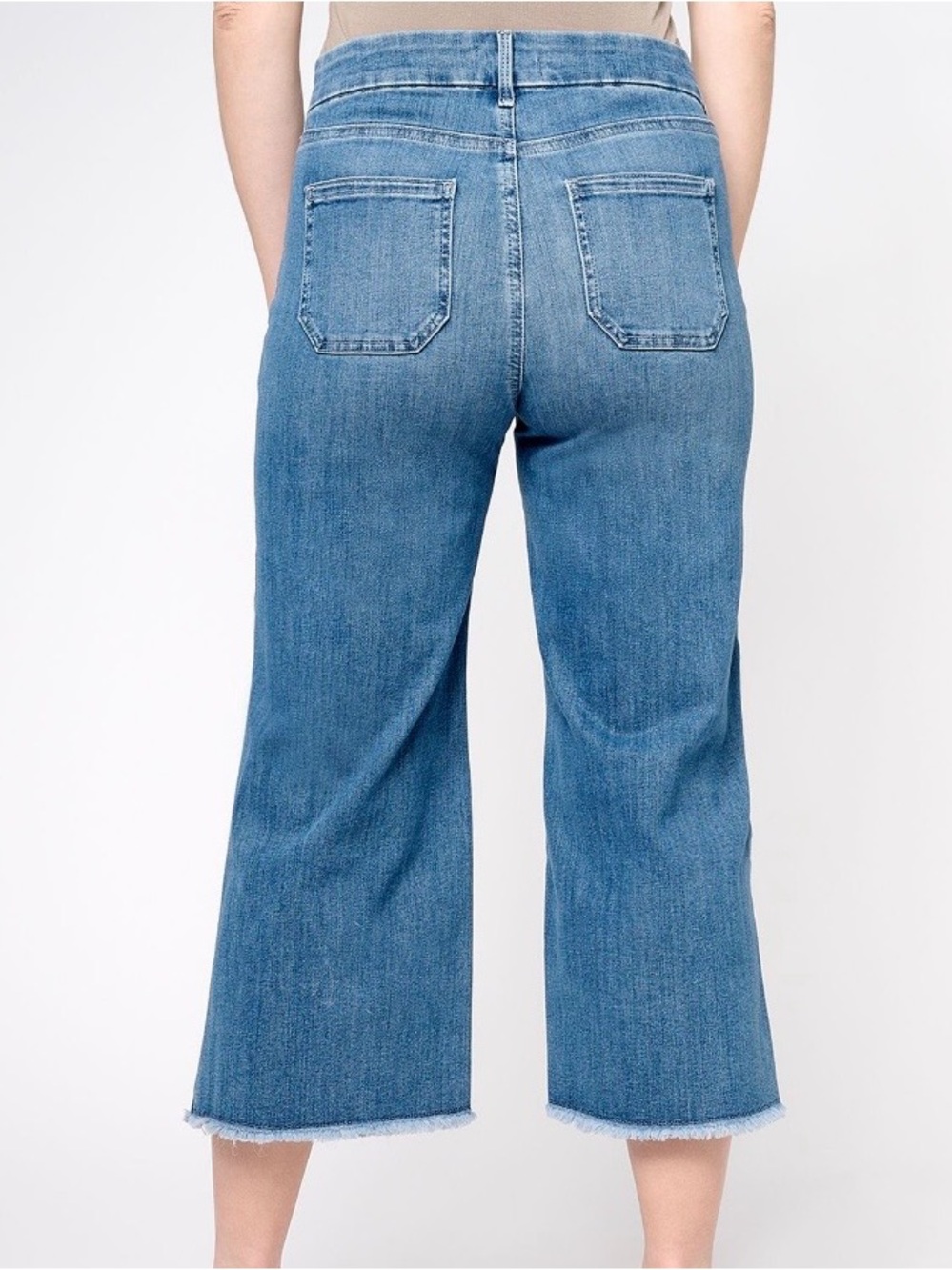 NYDJ Patchie Major Wide Leg Capri Jeans
- Compass - Size 2 - Picture 2 of 12